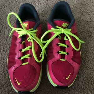 Women’s Nike tennis shoes size 9